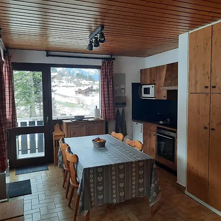 2 Pièces Avec Balcon à 1,6 Km Du Centre - Fr-1-692-33 Appartement
